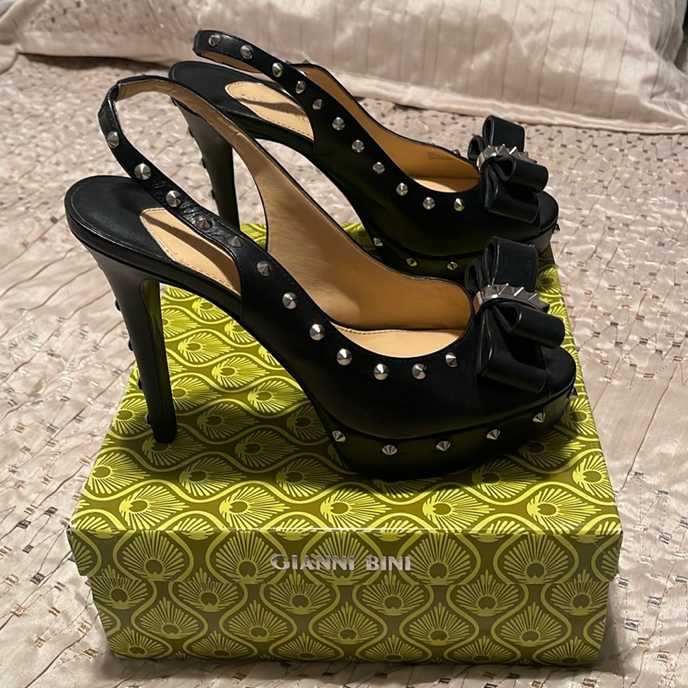 Gianni Bini peep toe pumps